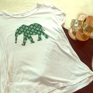 Crown & Ivy White T-shirt. Size X-Large.